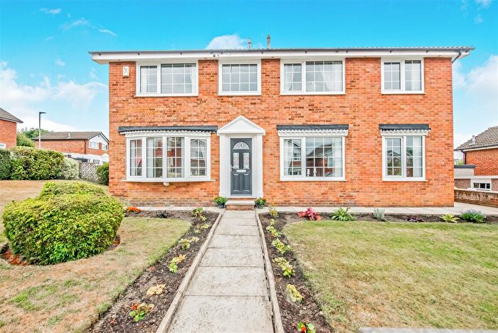 4 Bedroom Detached House For Sale In Cliffe Park Crescent, Wortley, Leeds, LS12