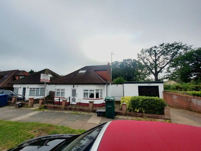 3 Bedroom Bungalow To Rent In Fairmead Crescent, Edgware, HA8