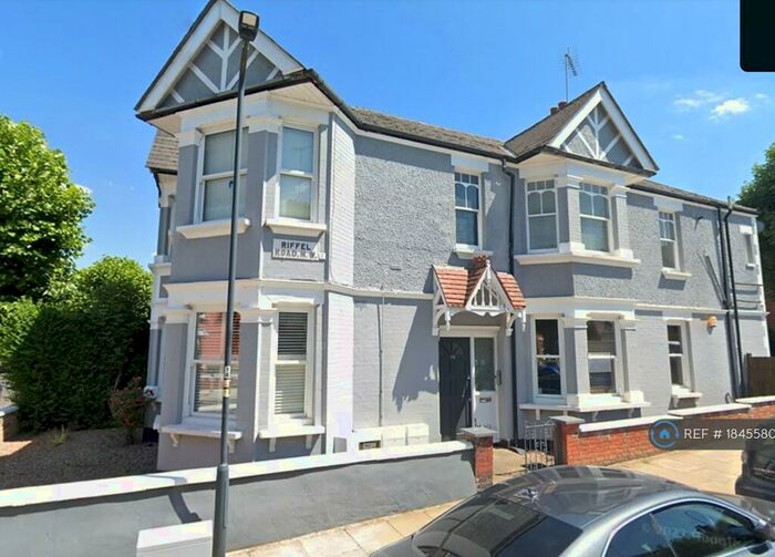 2 Bedroom Flat To Rent In Melrose Avenue, London, NW2