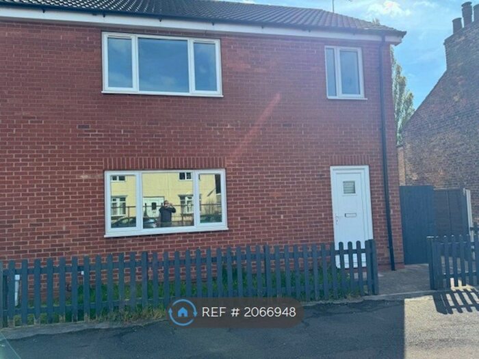 3 Bedroom Semi-Detached House To Rent In Kings Road, Barnetby, DN38