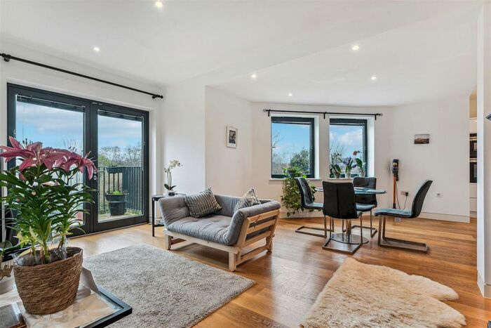 2 Bedroom Flat To Rent In Belmont Terrace, London, W4