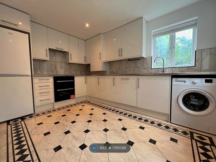 3 Bedroom Semi-Detached House To Rent In Sunningfields Road, London, NW4