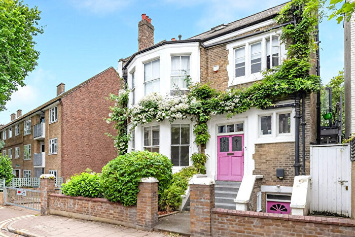 1 Bedroom Apartment For Sale In Kyverdale Road, London, N16