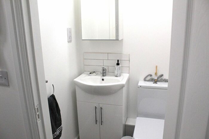 1 Bedroom Flat To Rent In Flat, High Street - Bed, LN5