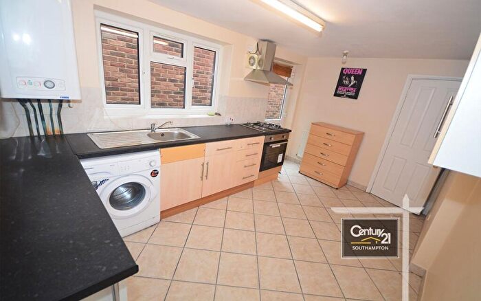 5 Bedroom House Boat To Rent In |Ref: |, Lodge Road, Southampton, SO14