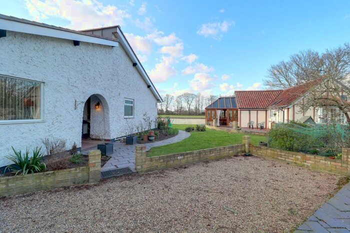 5 Bedroom Detached Bungalow For Sale In Fordham Road, Newmarket, CB8