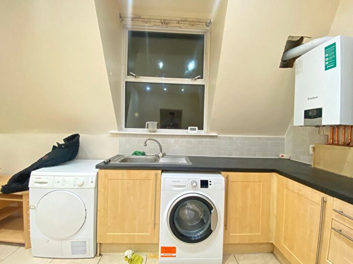 2 Bedroom Flat To Rent In Cranbrook Road, Ilford, IG1