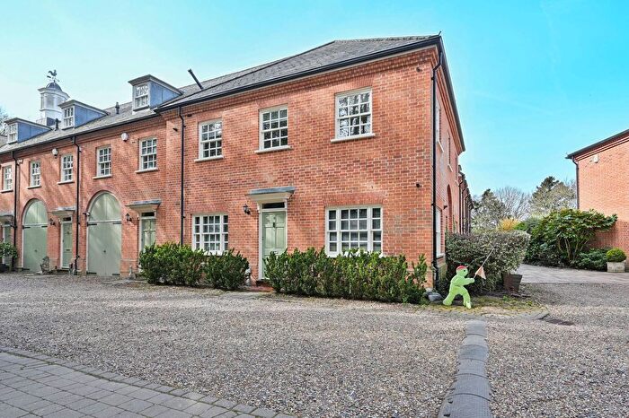 2 Bedroom Flat To Rent In Mulberry Close, Watford, WD17