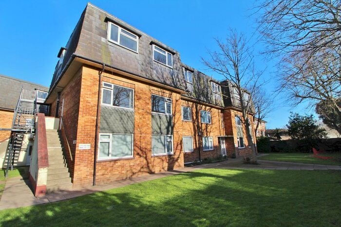 2 Bedroom Flat To Rent In Sea Front, Hayling Island, PO11