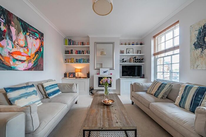 2 Bedroom Flat To Rent In Red Lion Street, Richmond, TW9