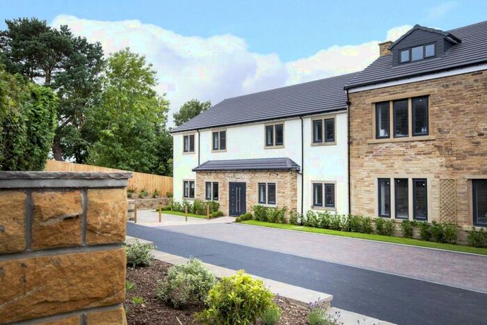 2 Bedroom Apartment To Rent In Hollin Wood Close, Shipley, BD18