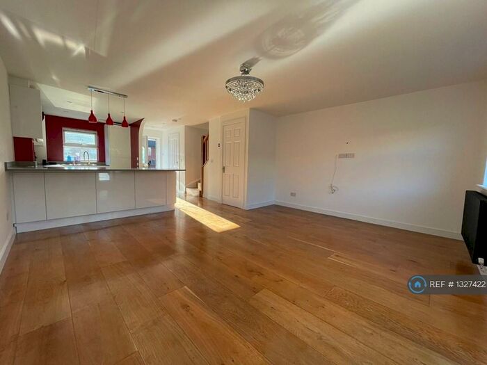 3 Bedroom End Of Terrace House To Rent In Downings, London, E6