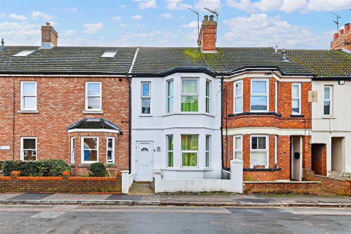 4 Bedroom Terraced House For Sale In George Street, Bletchley, Milton Keynes, MK2