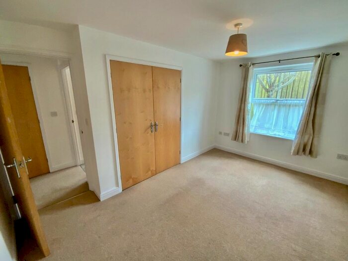 2 Bedroom Flat To Rent In Dragonfly Close, Kingswood, Bristol, BS15
