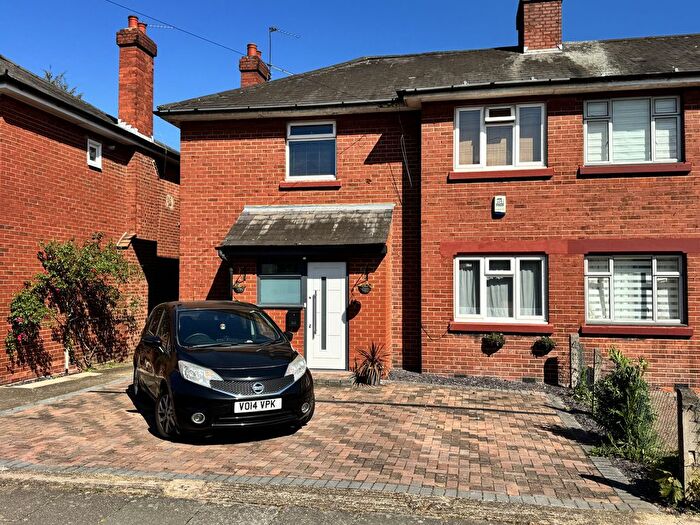 3 Bedroom Semi-detached House For Sale In First Avenue, London, W3
