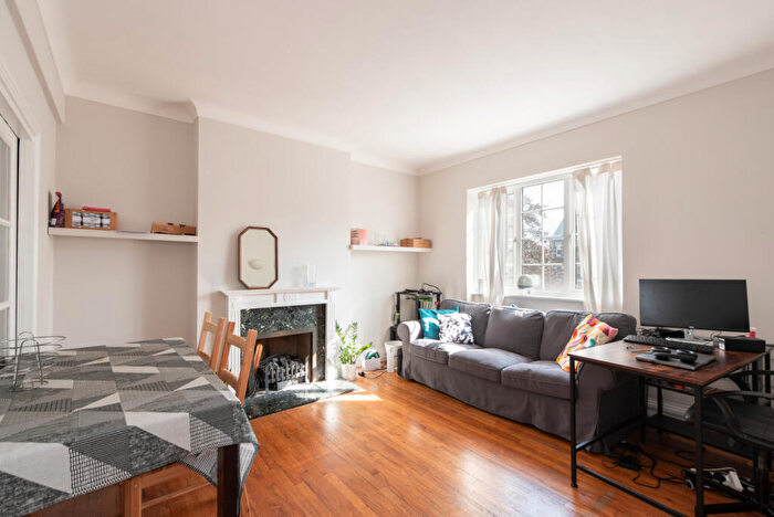 3 Bedroom Apartment To Rent In Haverstock Hill, London, NW3