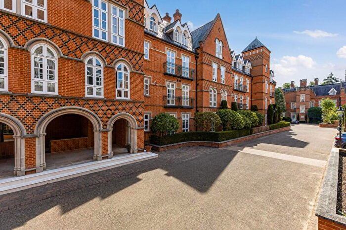 2 Bedroom Apartment For Sale In Virginia Park, Virgnia Water, GU25