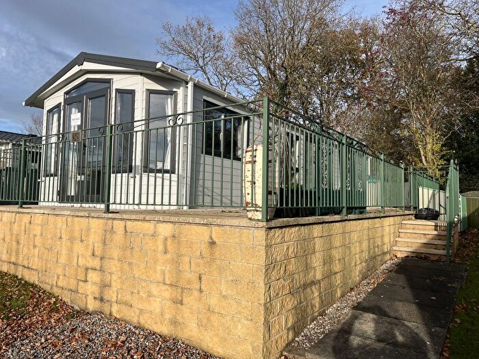 2 Bedroom Park Home For Sale In Mill Lane, Hawksworth Leeds, LS20