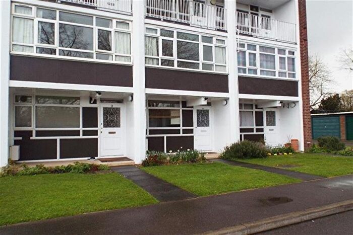2 Bedroom Maisonette To Rent In Putney Hill, London, SW15