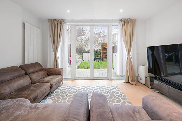 3 Bedroom End Of Terrace House To Rent In Rope Terrace, Royal Wharf, E16