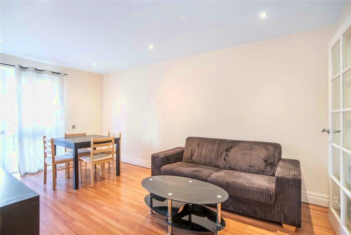 3 Bedroom Apartment To Rent In Hoxton Square, Hoxton, London, N1