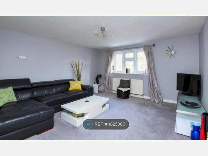 1 Bedroom Flat To Rent In Leicester Road, New Barnet, Barnet, EN5