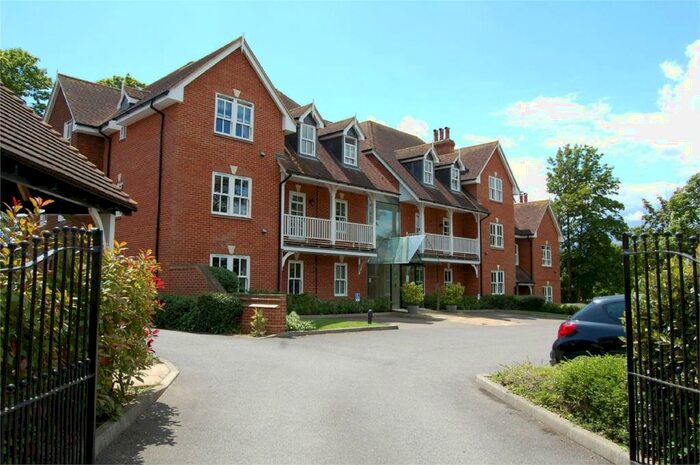 2 Bedroom Ground Flat To Rent In Western Lane, Odiham, Hook, RG29