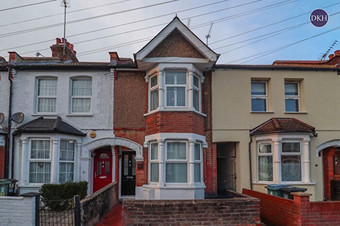 3 Bedroom Terraced House For Sale In Belgrave Avenue, Watford, Hertfordshire, WD18