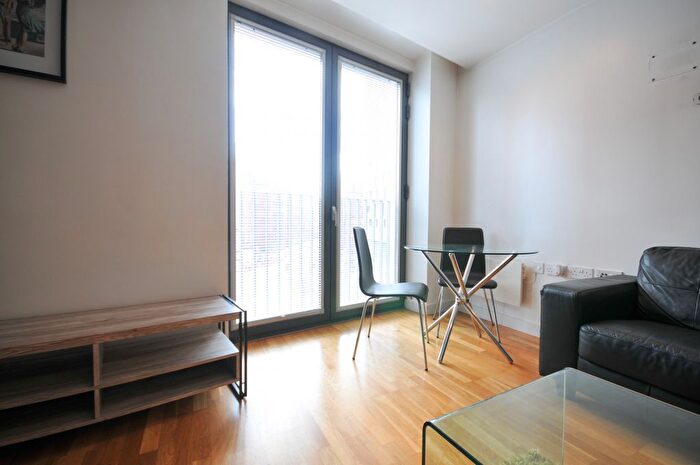 1 Bedroom Flat To Rent In Bedroom Apartment – Piccadilly Place, Manchester City Centre, M1