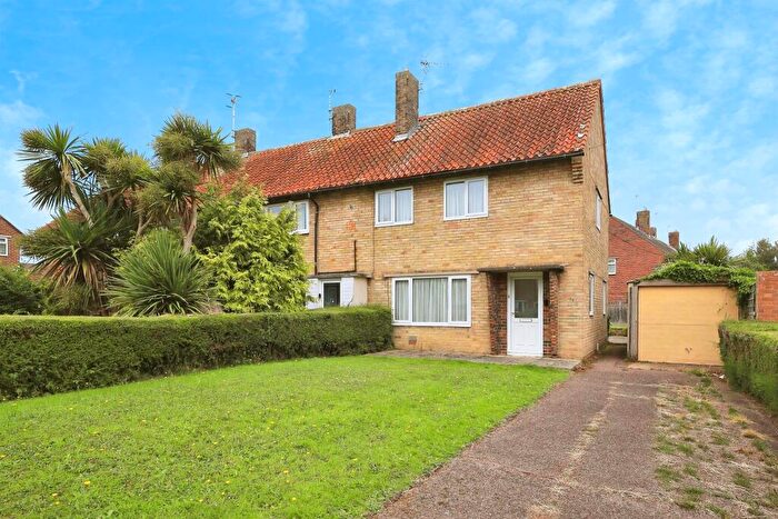 2 Bedroom End Of Terrace House For Sale In Pulborough Avenue, Eastbourne, BN22