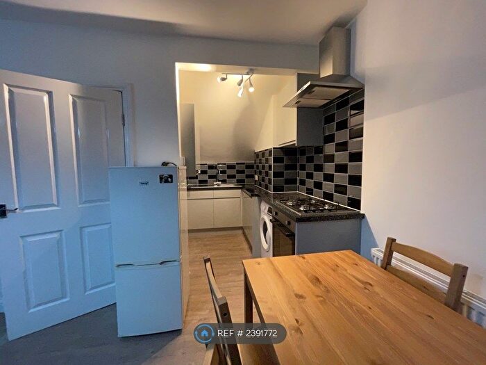 1 Bedroom Flat To Rent In Oakwood Avenue, Leeds, LS8