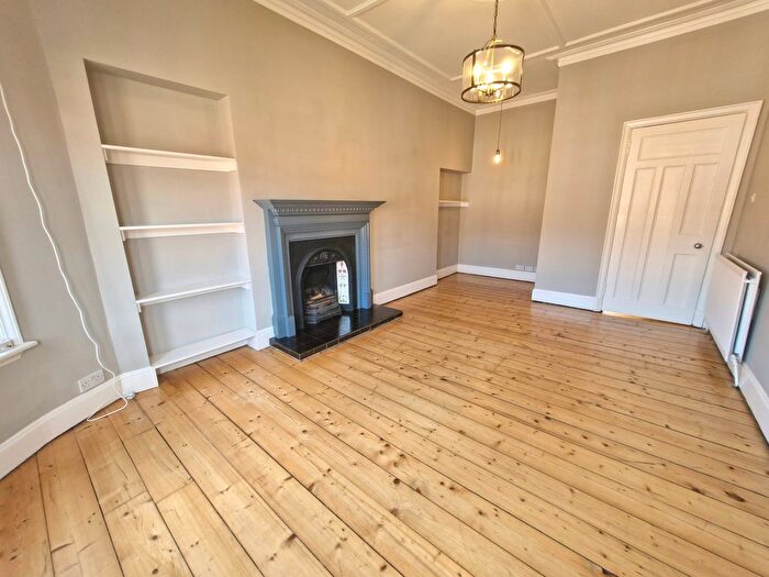 2 Bedroom Flat To Rent In Crow Road, Glasgow, G11