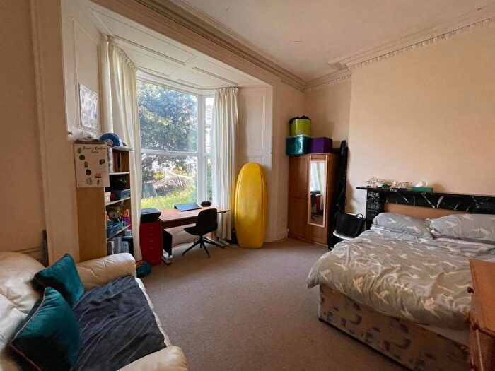 2 Bedroom Apartment To Rent In Woodland Terrace Flat, PL4