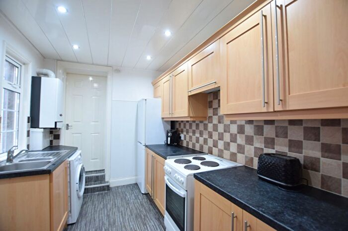 2 Bedroom Flat To Rent In Elmfield Terrace, Gateshead, NE10