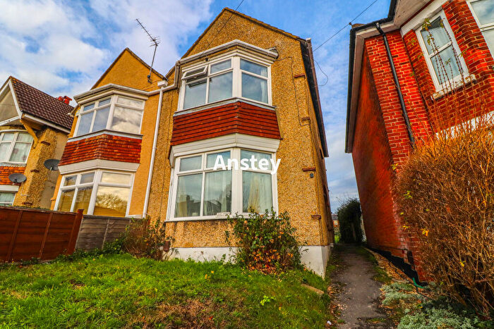 4 Bedroom Semi-Detached House To Rent In Broadlands Road, Southampton, SO17