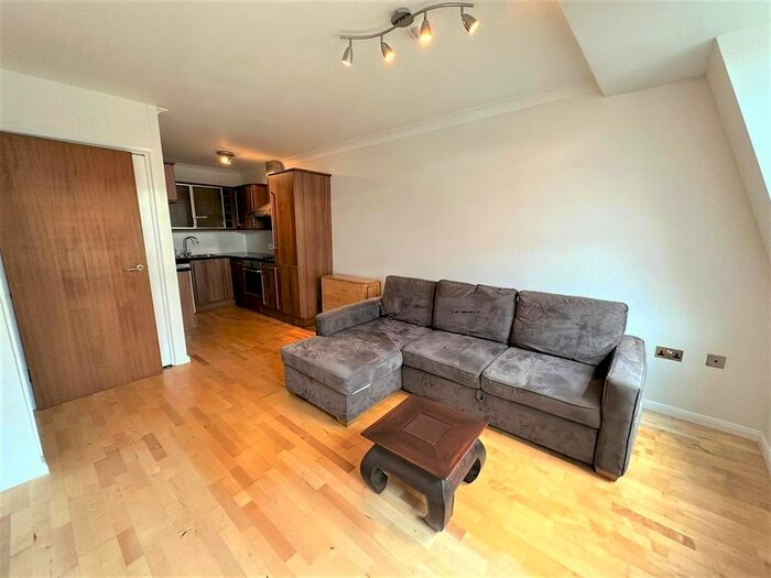 1 Bedroom Flat To Rent In Church Street, Twickenham, TW1