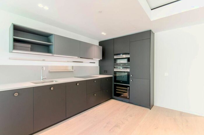 2 Bedroom Property To Rent In Bartholomew Sq, City, London, EC1A
