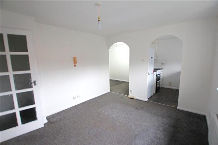 1 Bedroom Studio To Rent In Magpie Close, Enfield, Middlesex, EN1