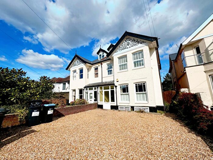 2 Bedroom Flat To Rent In Alumhurst Road, Westbourne, BH4