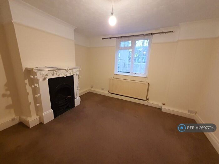 1 Bedroom Flat To Rent In Hastings Road, Brighton, BN2