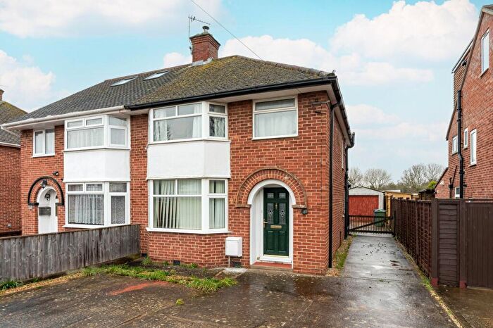 3 Bedroom Semi Detached House For Sale In Elms Drive, Marston, OX3