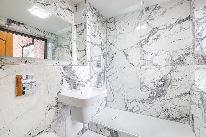 3 Bedroom Flat To Rent In Somerset Square, London, W14