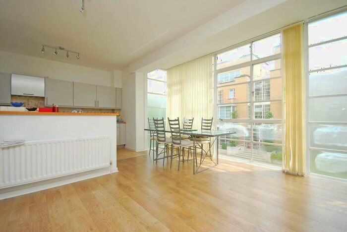 2 Bedroom Flat To Rent In The Water Gardens, Canary Wharf, London, E14