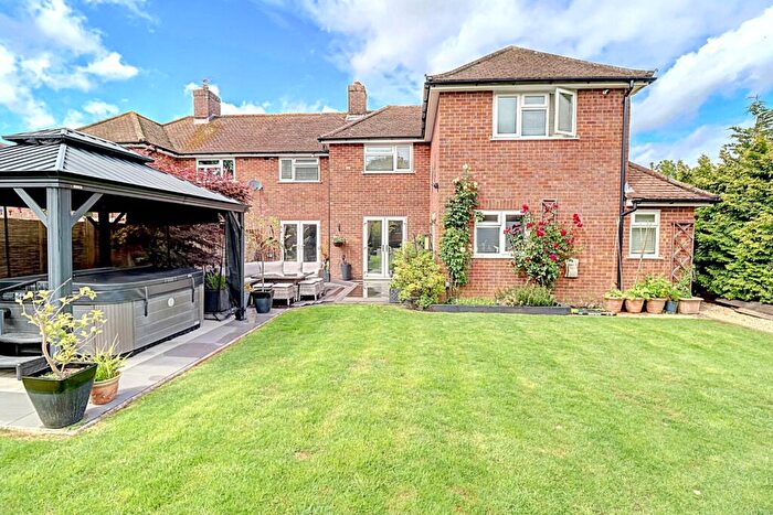5 Bedroom Semi Detached House For Sale In Beaumont Way, Hazlemere, High Wycombe, Buckinghamshire, HP15