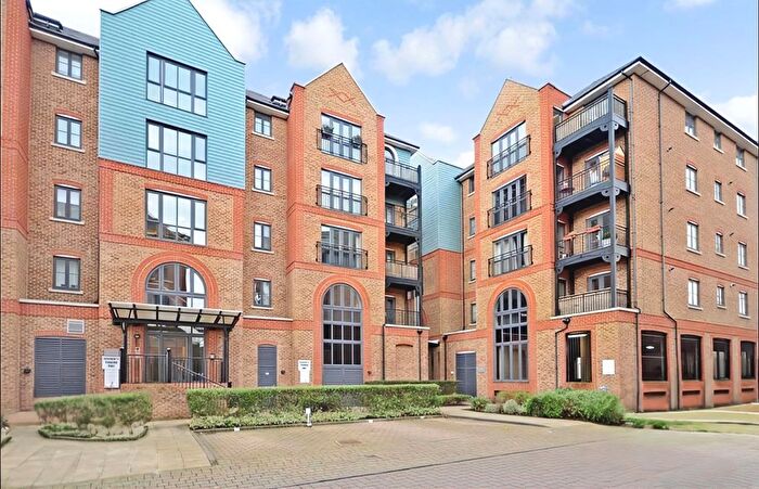 2 Bedroom Flat For Sale In Cannons, Tonbridge, TN9