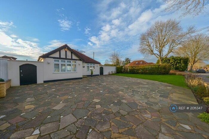 4 Bedroom Bungalow To Rent In Stanley Avenue, St. Albans, AL2