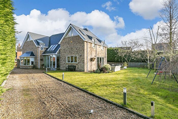 4 Bedroom Detached House For Sale In Old Road, Holme-On-Spalding-Moor, York, YO43