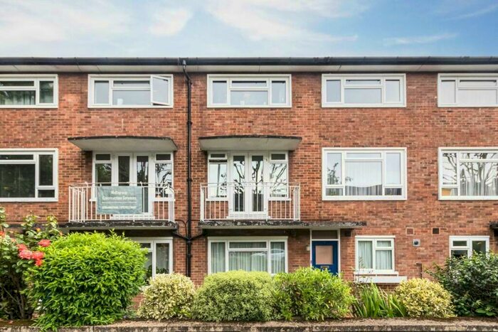 2 Bedroom Flat To Rent In Maple Road, Surbiton, KT6