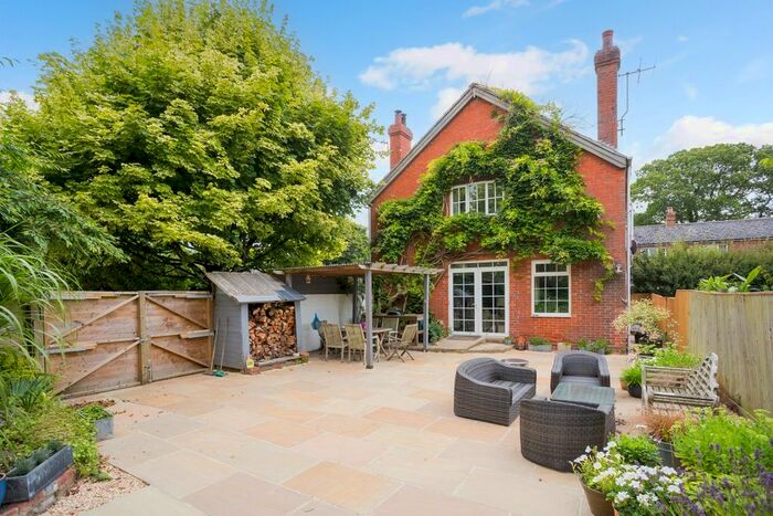 4 Bedroom Detached House To Rent In Woodborough, Pewsey, SN9