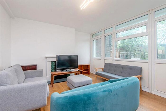 3 Bedroom Maisonette To Rent In Ramsey Street, Ramsey Street, E2